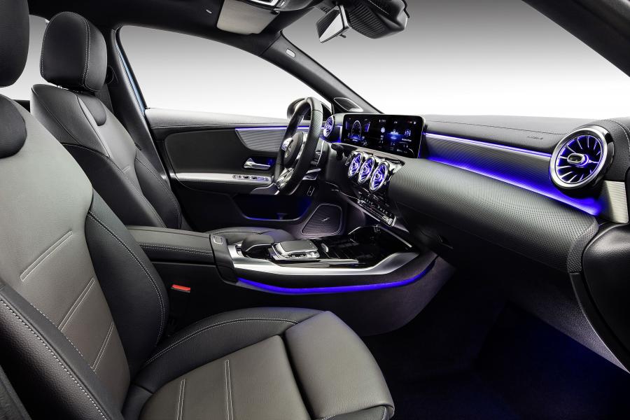 Интерьер Mercedes-AMG A35 L 4Matic (Z177) 2019 года  (CN) (фото 2 из 40)